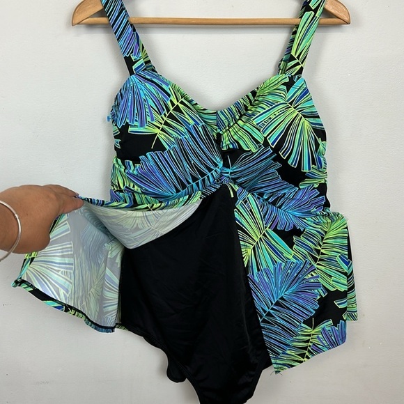 Avenue Palm Leaf Print Plus Size One Piece Swimsuit Sz 20 - Picture 4 of 10